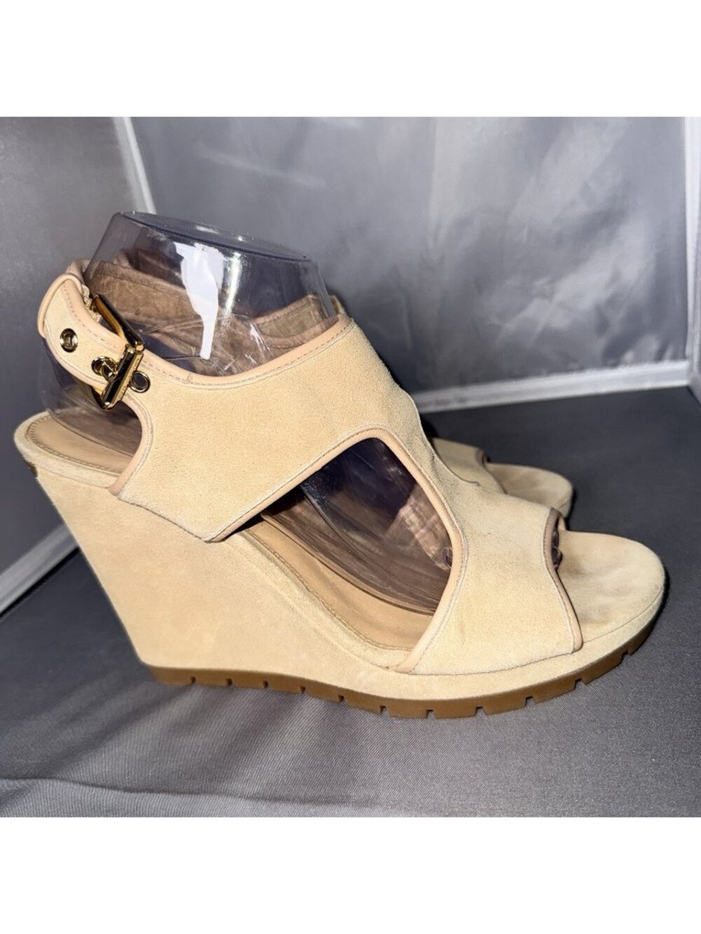 Michael Kors Tan Suede Wedge Sandals Gold Hardware Platform Heels Buckle Strap - Picture 1 of 7